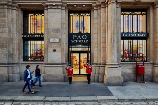 FAO SCHWARZ